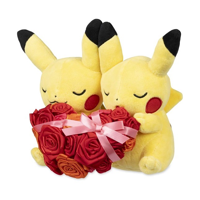 ポケモンセンター　ぬいぐるみピカチュウ　Pikachu With A Heart ピカチュウとハートが描かれた「Pikachu With A Heart」グッズが