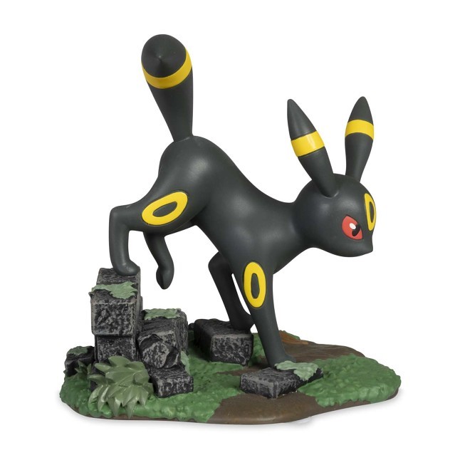 Midnight Prowl with Umbreon Evolving Personalities Figure
