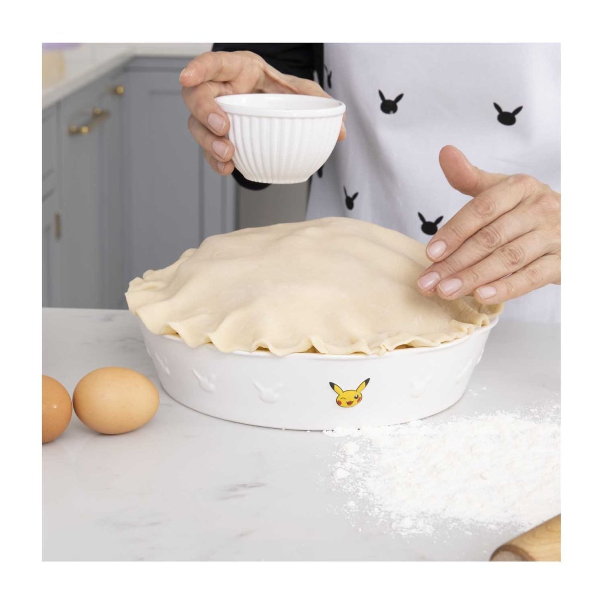 Pikachu Kitchen Stoneware Pie Dish | Pokémon Center Official