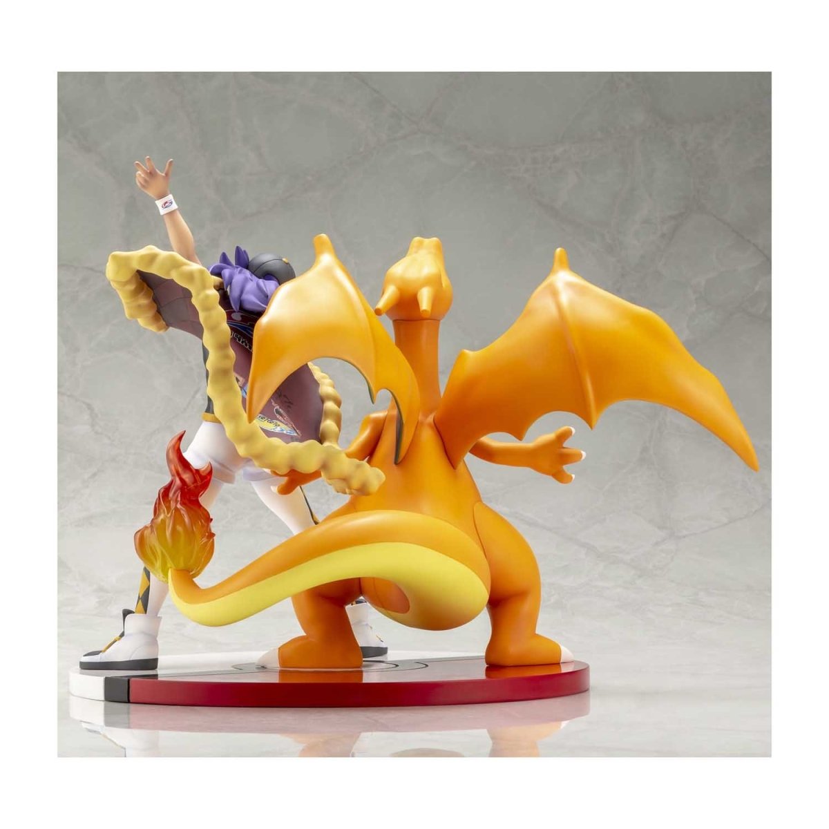 Charizard Big Scale Statue