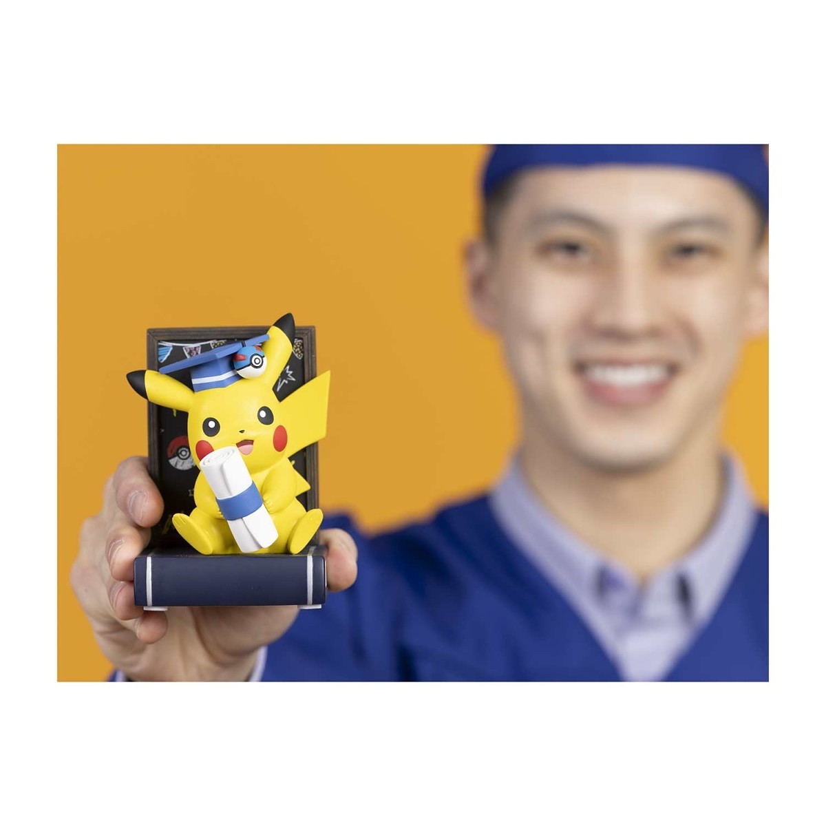 Pokmon Graduation: Pikachu Figure | Pokmon Center Official Site