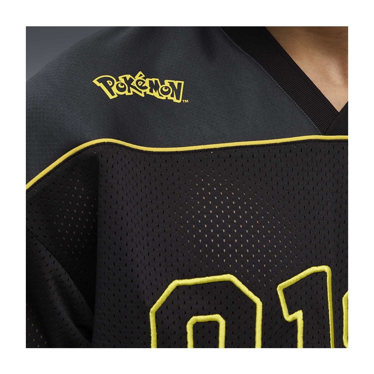 PUMA × Pokémon: Umbreon Oversize Jersey - Adult | Pokémon Center