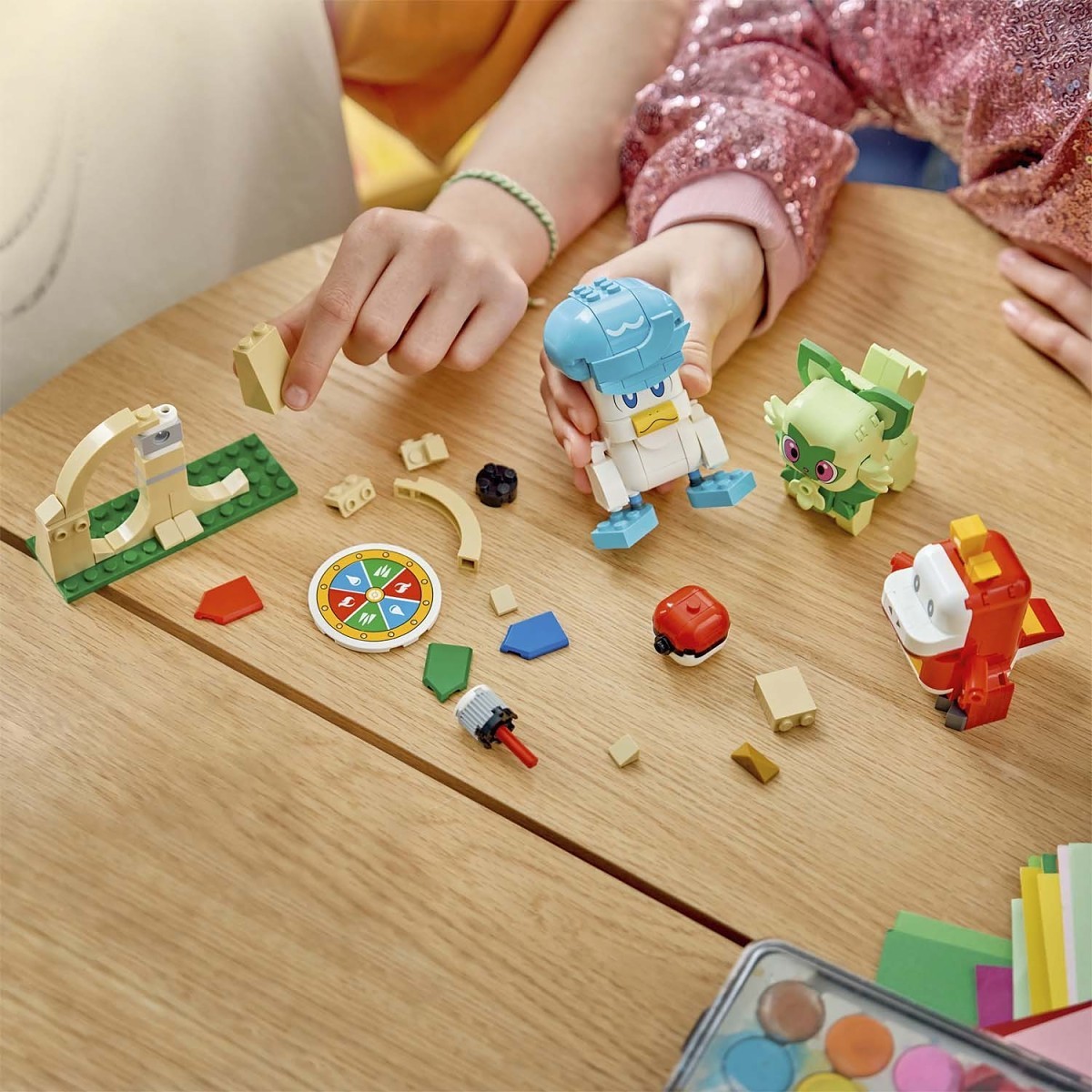 フミシュナ　ゴルギーニ　ジャオウガ LEGO® Pokémon™ SMART Play™: Sprigatito, Fuecoco and Quaxly Battle