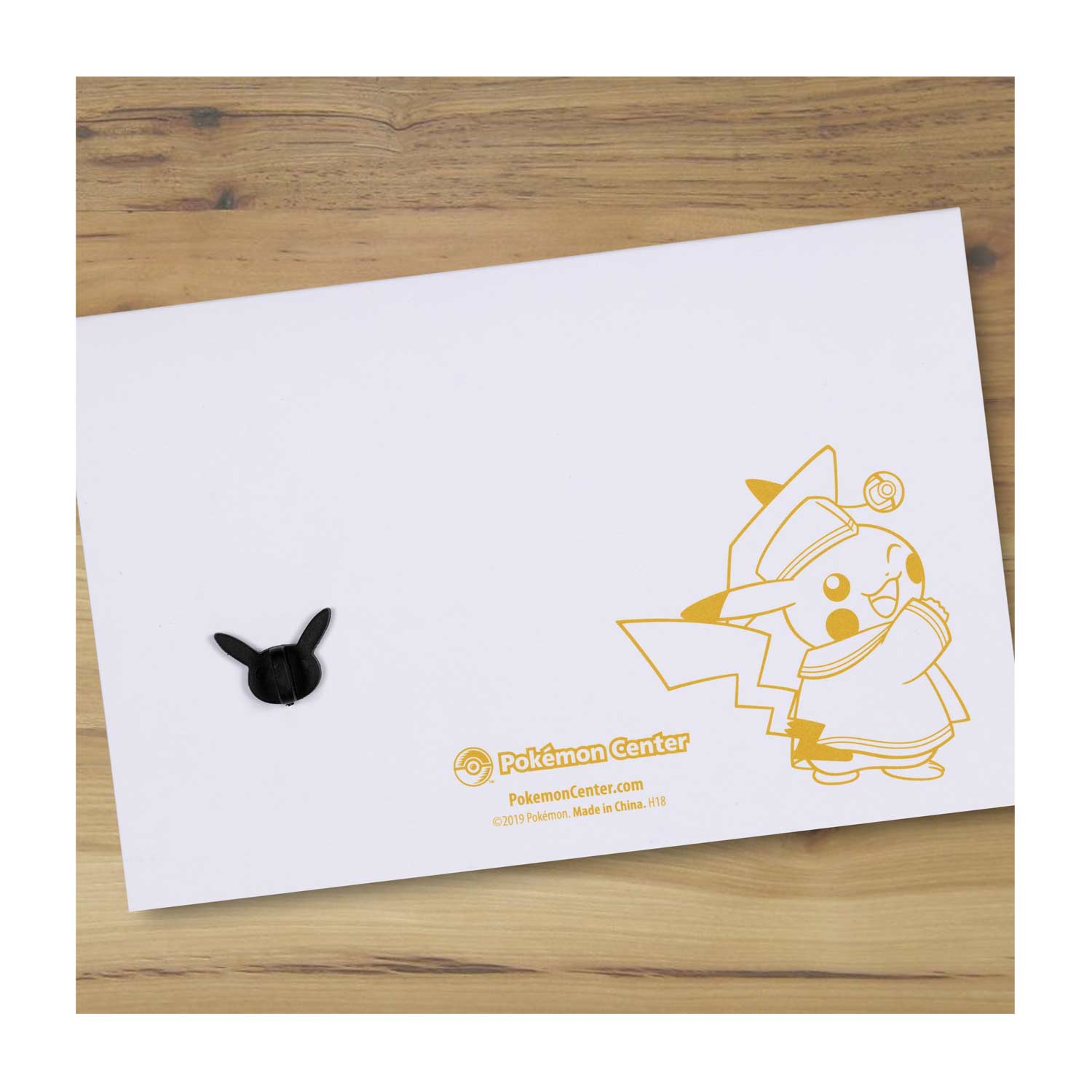 New 2019 Pokemon Center Original Graduation Pikachu Pokémon Pin /& Greeting card